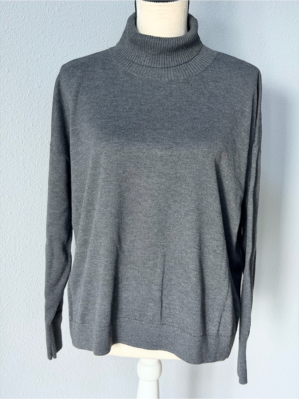 Treasure & Bond Dark Gray Turtleneck Sweater Size Large Relaxed Fit Like New